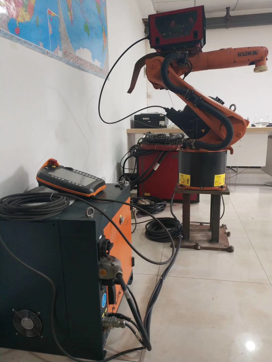 KUKA�쿨�C���˳�Ҋ���}����Q����  