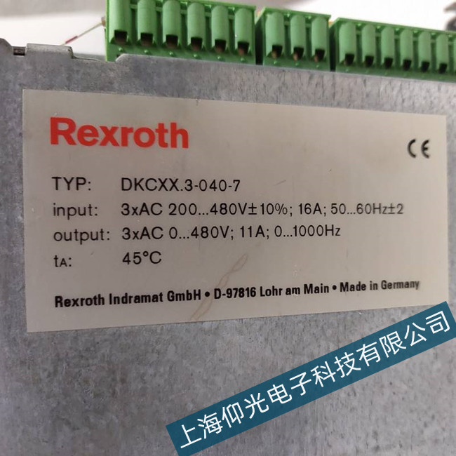 ��ɽ��ʿ���ŷ������@ʾE8026�S�޶����X 